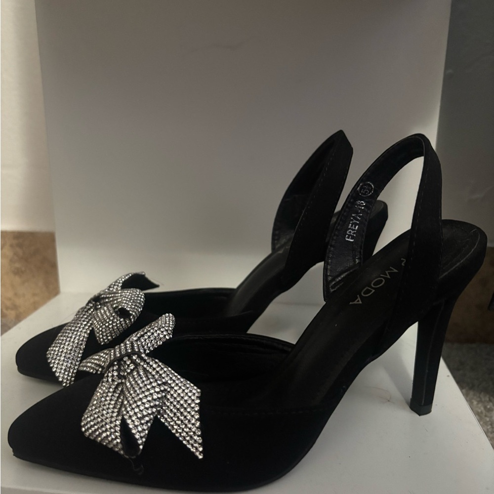 Elegant Black Heels with Rhinestone Bow